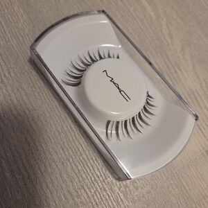 MAC Cosmetics Dramatic Black Lashes